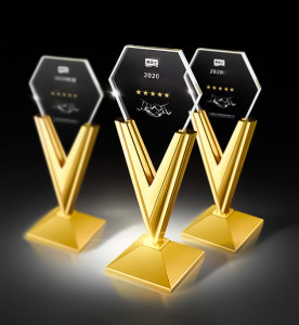 Награда из стекла на постаменте с гравировкой "Best"