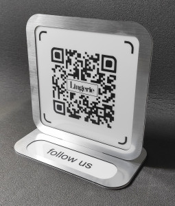 табличка сувенирная настольная QR код